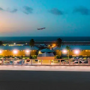 https://curacao-airport-hotel.comcaribbean.com